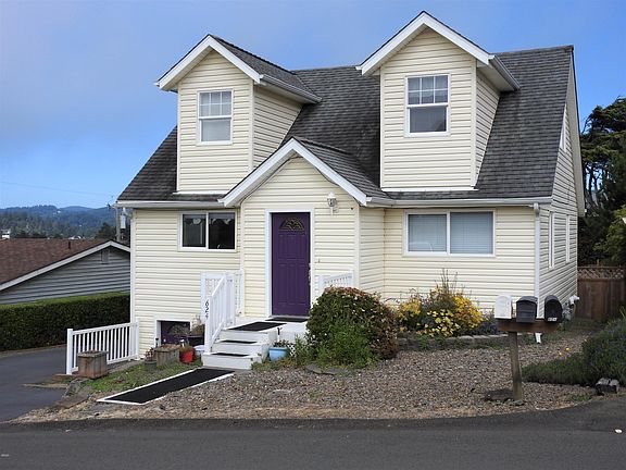2nd image of 624 SW Ebb Ave