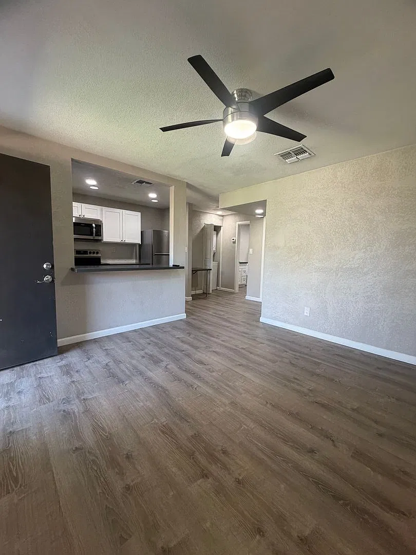 Biltmore District - Renovated Apartment Homes! — Photo 4