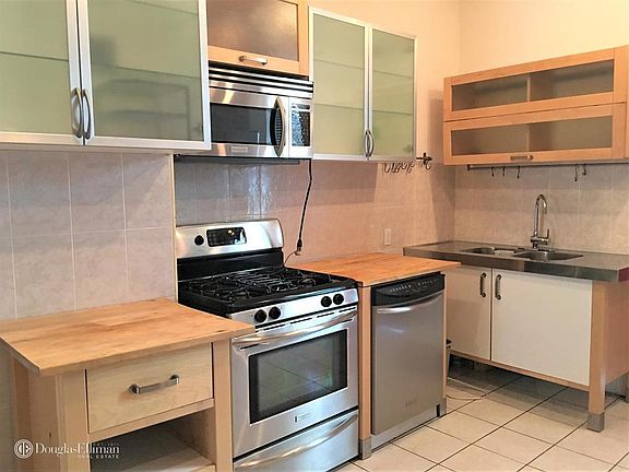3rd image of 316 E 80th St APT 4W