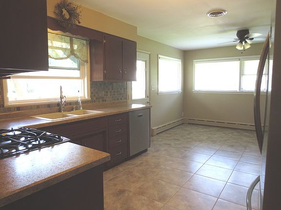 5th image of 634 Betula Ave