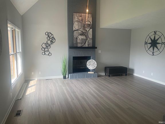 3rd image of 432 Huntwood Ln