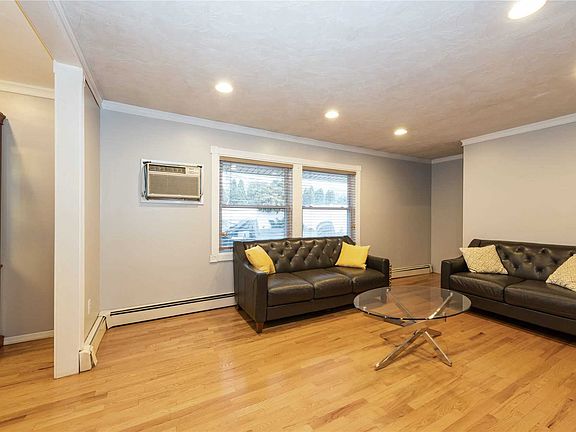 4th image of 46 Serpentine Ln