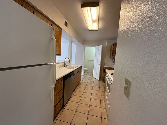 4th image of 3339 La Canada Dr APT A