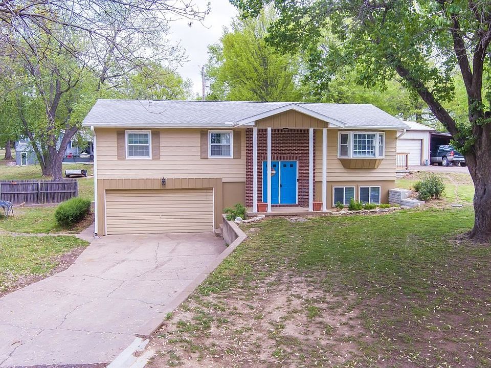 1st image of 800 S Hedge Ln
