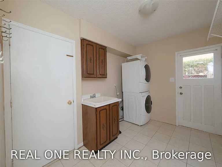1520 Greenridge Cir — Photo 5