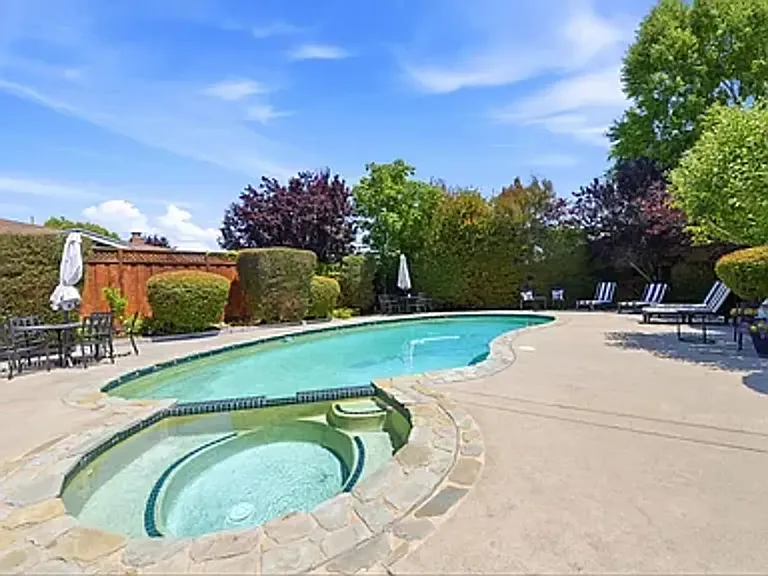 2140 Carmelita Ave — Photo 38