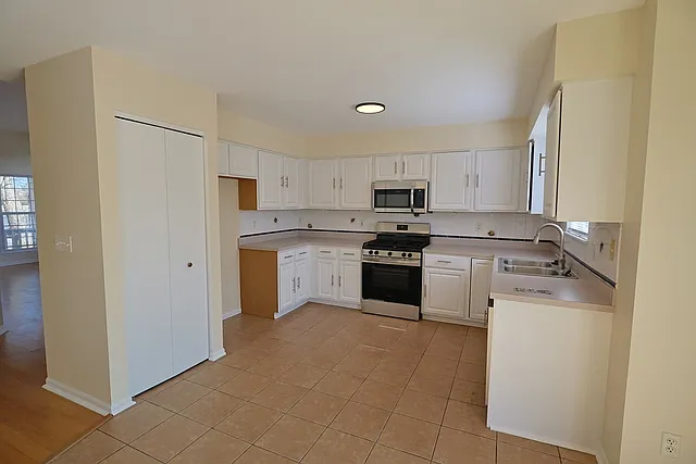 14252 S Hemingway Cir — Photo 8