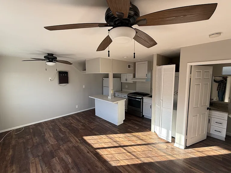 3225 Montrose Ave #A — Photo 8