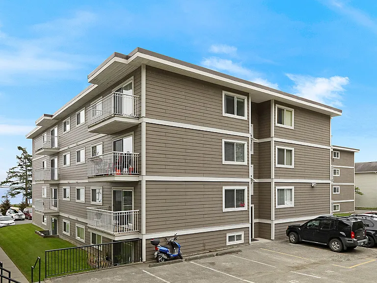 600 Island Hwy S #402 — Photo 7