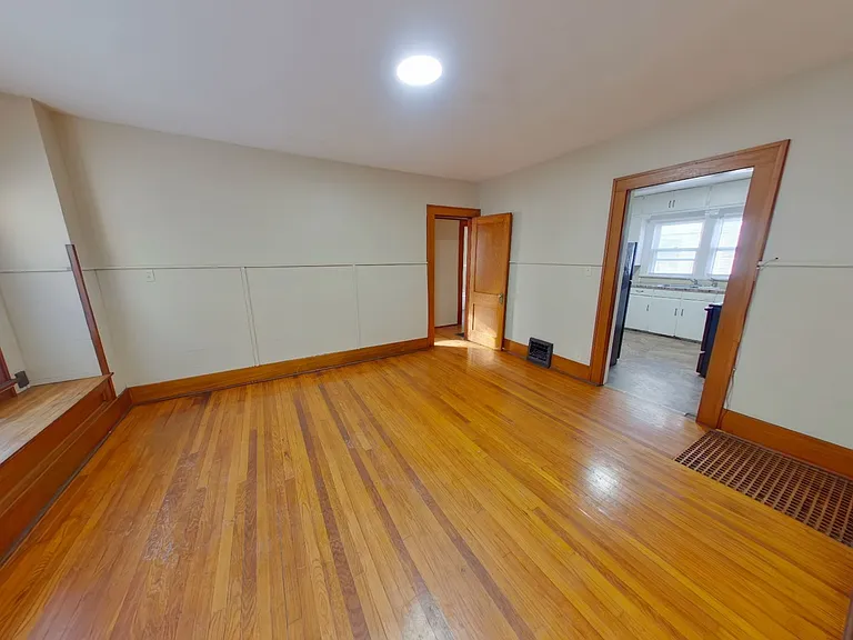 207 S Erie Ave — Photo 5