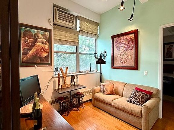 5th image of 970 Kent Ave APT 203