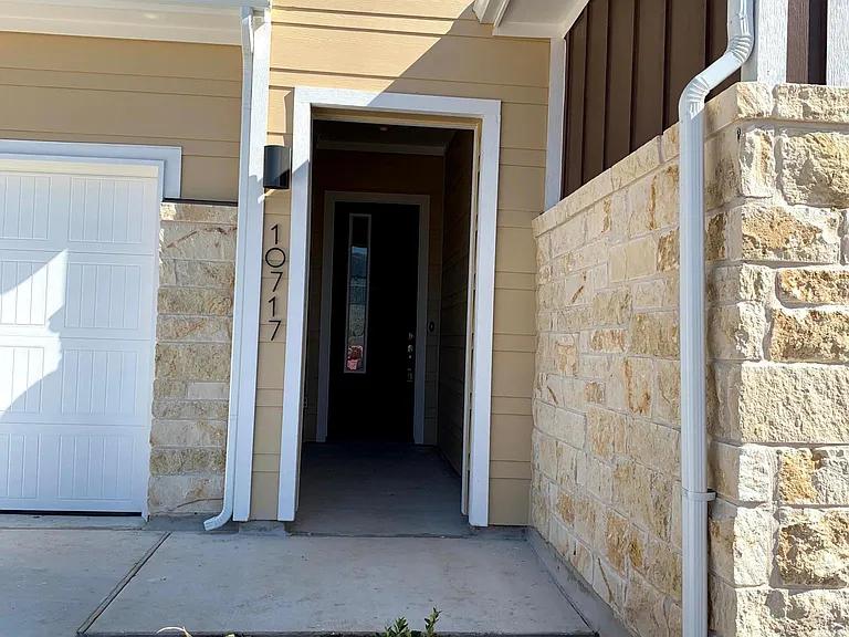 10717 Charger Way — Photo 40