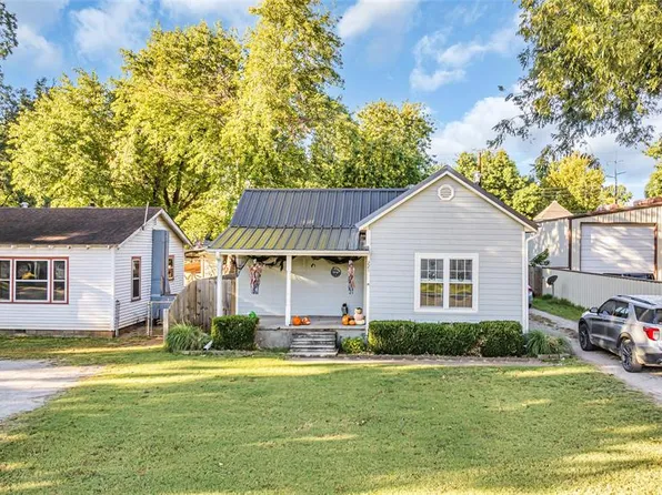221 N Locust St, Pauls Valley, OK 73075
