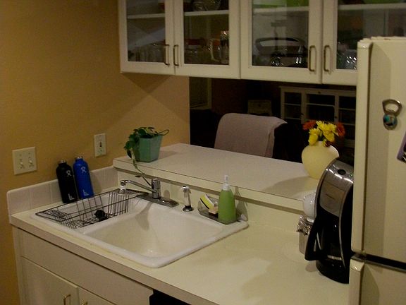 Kitchen with breakfast bar