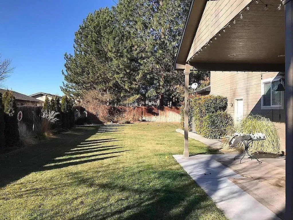 5 bed, 2.5 bath, 3035 sqft, $2,900 — Photo 2