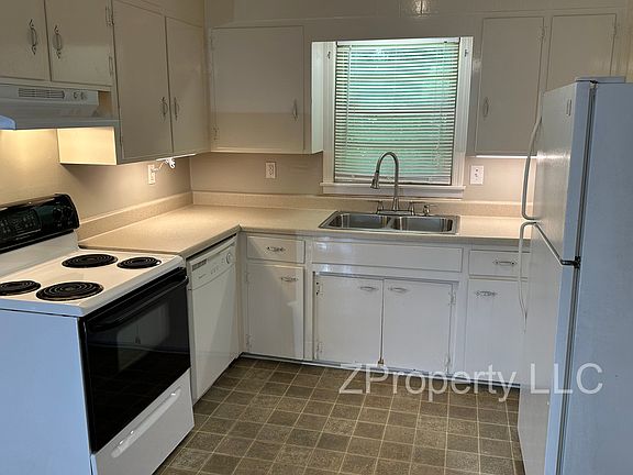 5th image of 4810 Lumary Cir NW