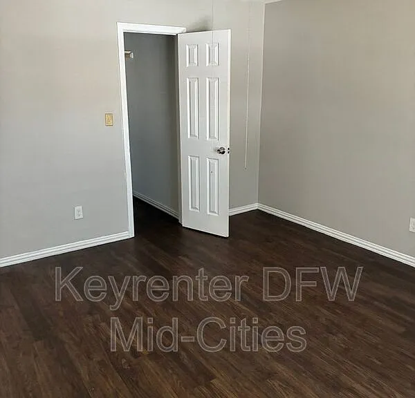 2735 Purington Ave #202 — Photo 10