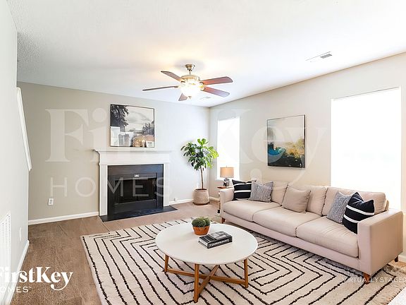 4th image of 906 Grassy Patch Ln