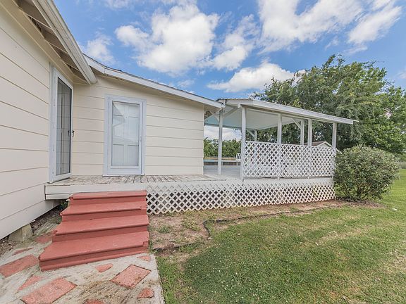 3rd image of 411 Lisa Dr