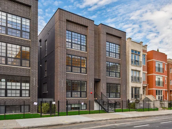 1942 W Belmont Ave #2W, Chicago, IL 60657