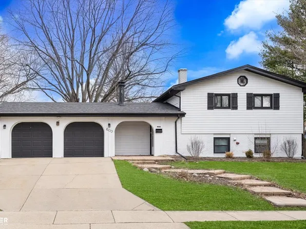 600 Baxter Ln, Hoffman Estates, IL 60169