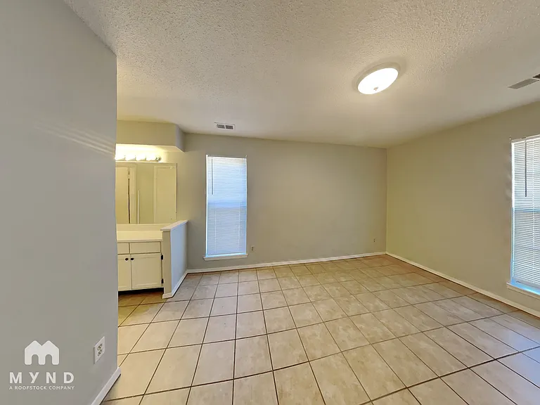 3535 Laurel Cv — Photo 6