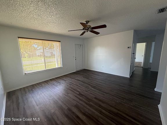 2nd image of 1607 Fairfield Cir NE