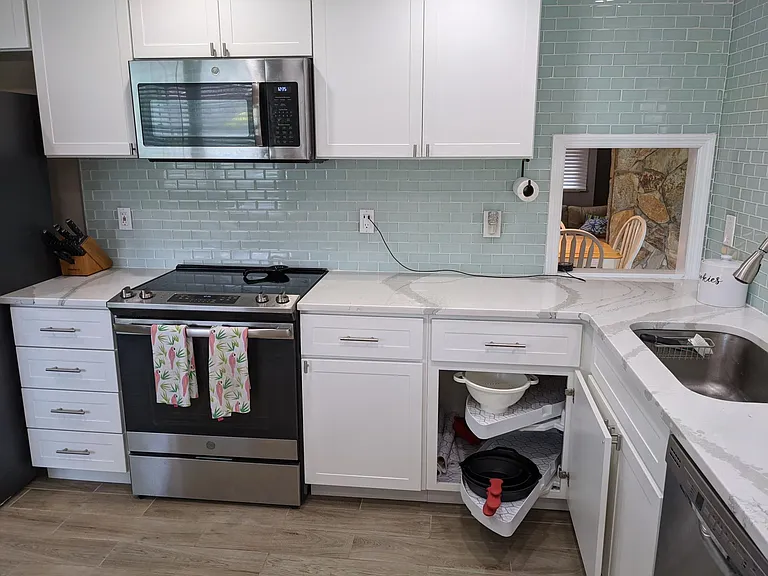 1074 Citrus Ave NE — Photo 8