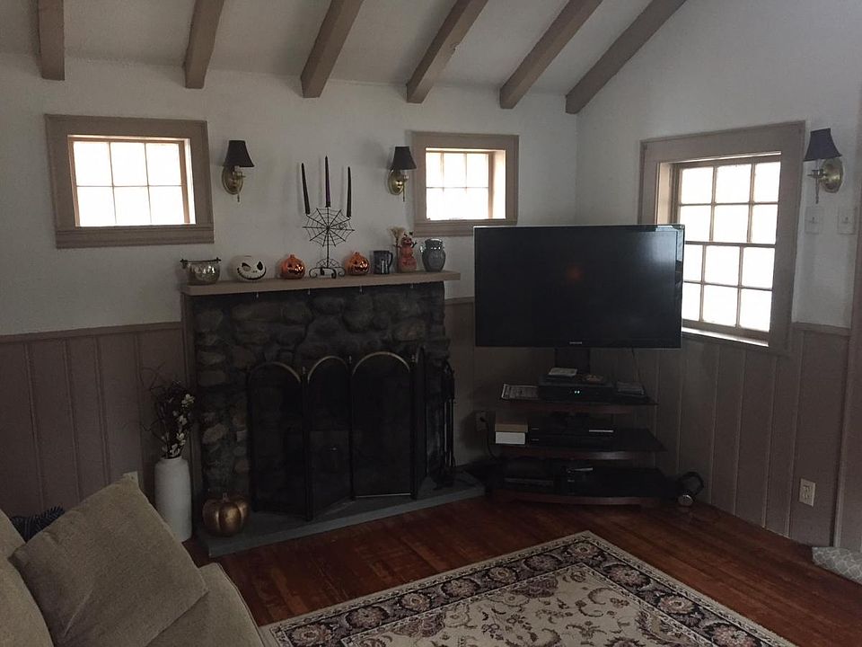 2nd image of 193 Grove St #0