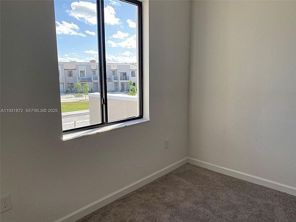 5th image of 21062 NE 8th Ave