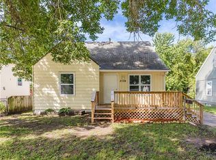 2104 E 21st St, Des Moines, IA 50317