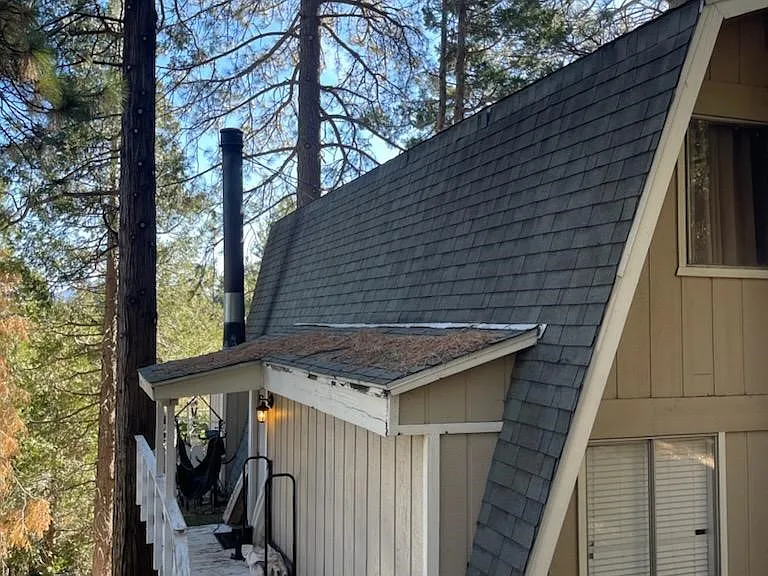 565 Rose Ln — Photo 2