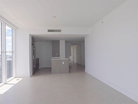 3rd image of 600 NE 27th St APT 2705