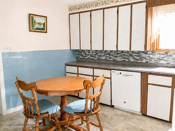 3rd image of 495 Riverview Street
