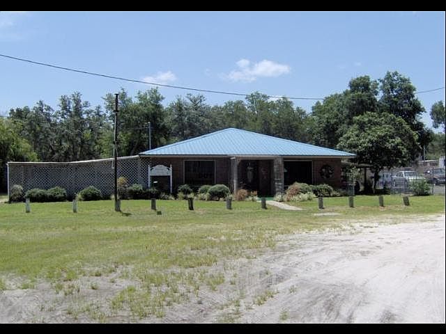 1st image of 722 S Us Highway 17