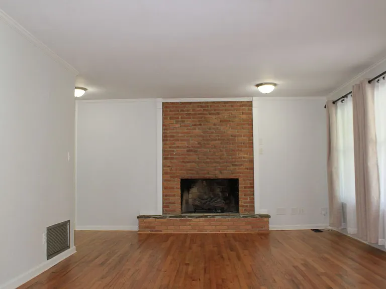 916 Stanton Dr — Photo 7