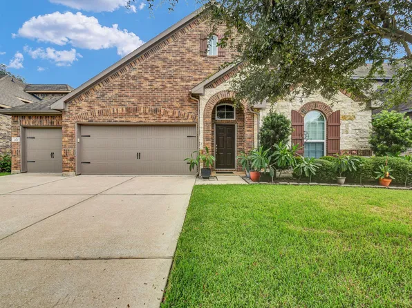 207 Timber Grove Ct, Clute, TX 77531