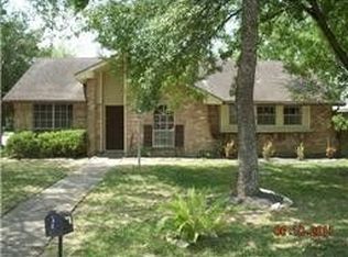 7203 Log View Dr, Houston, TX 77040