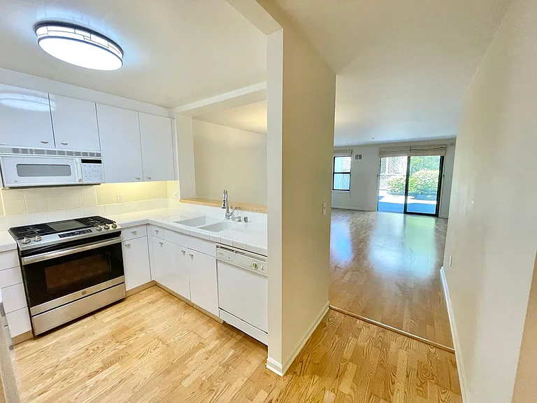 650 Chestnut St #104 — Photo 8