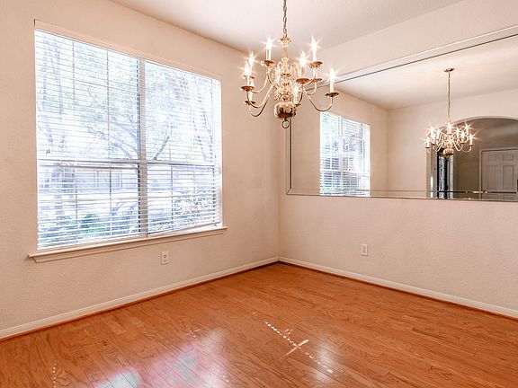 3rd image of 2918 Five Oaks Dr