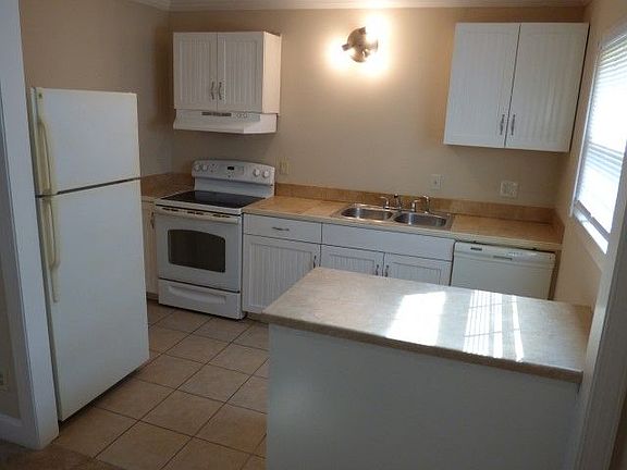 3rd image of 1006 Eaton St APT C