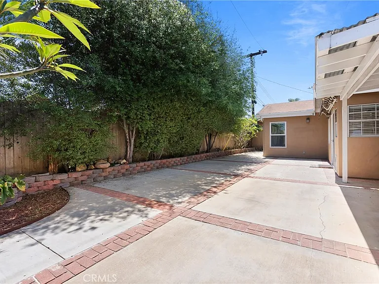 9472 Karen Cir — Photo 21