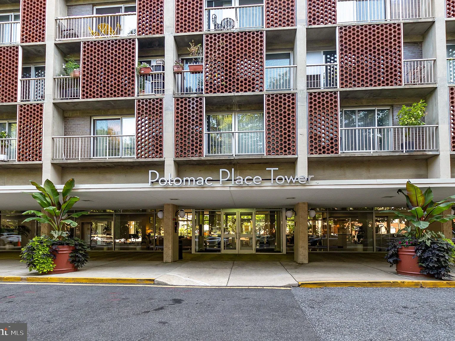Potomac Place Tower — Photo 2