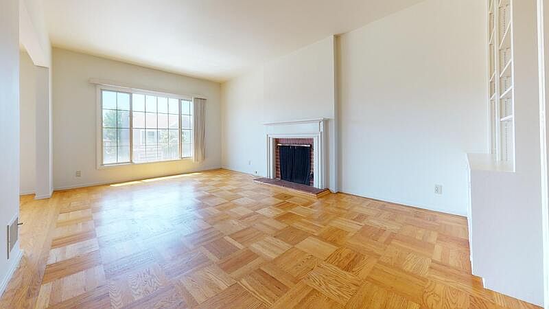 1st image of 454 Country Club Dr