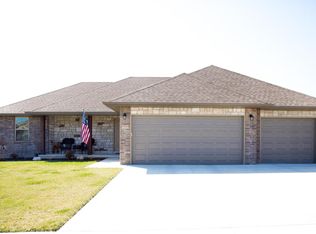 1928 E Parrin Ave, Ozark, MO 65721