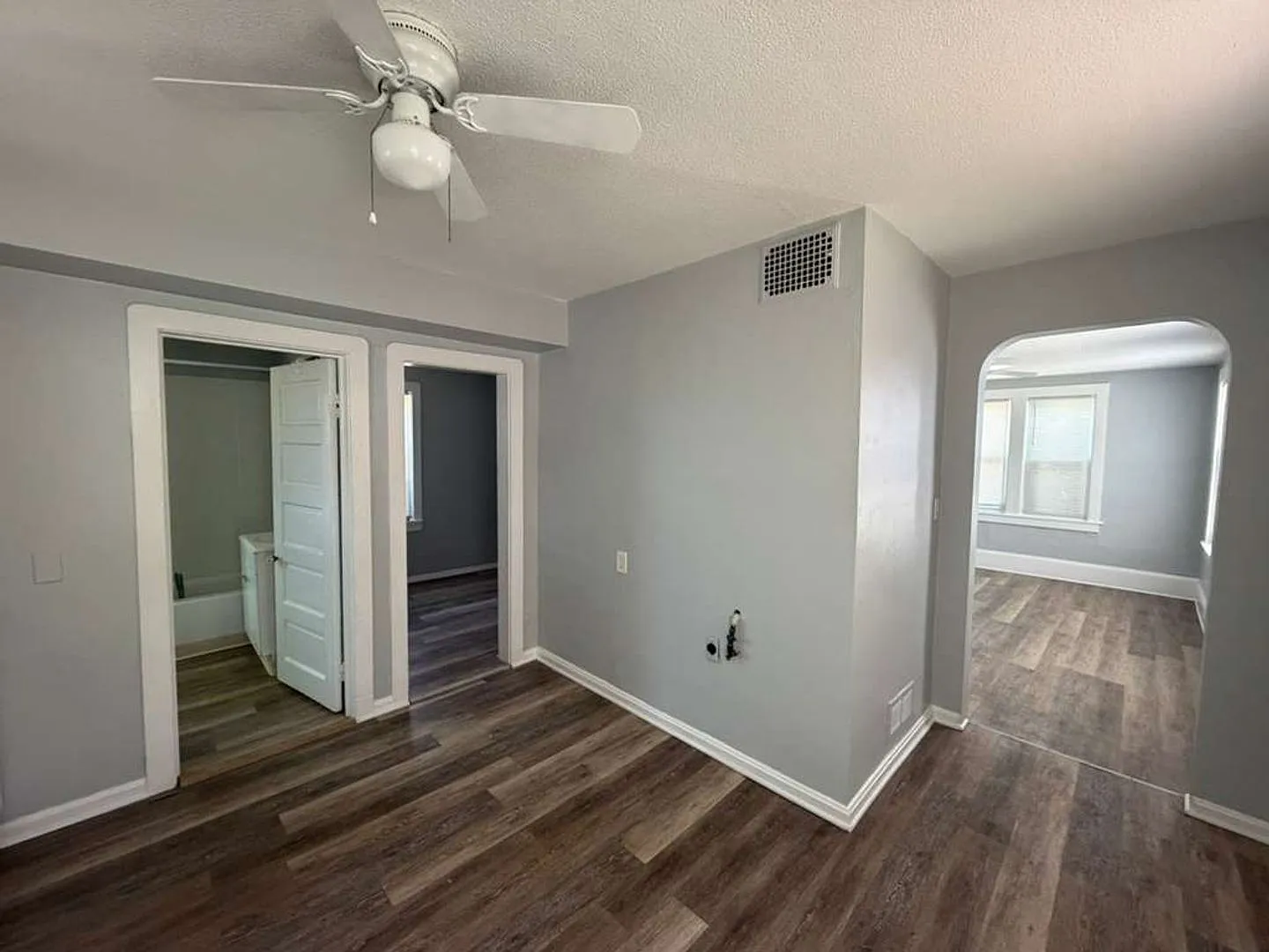 3130 W 33rd Street — Photo 2