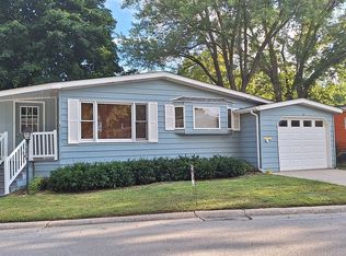 87 Parkwood Rd, Elgin, IL 60123