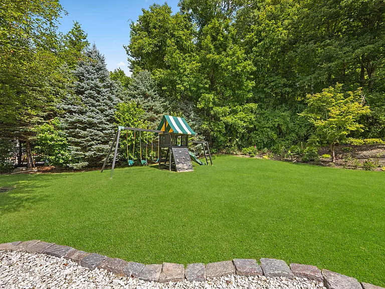 15 W Barrett Hill Rd — Photo 17