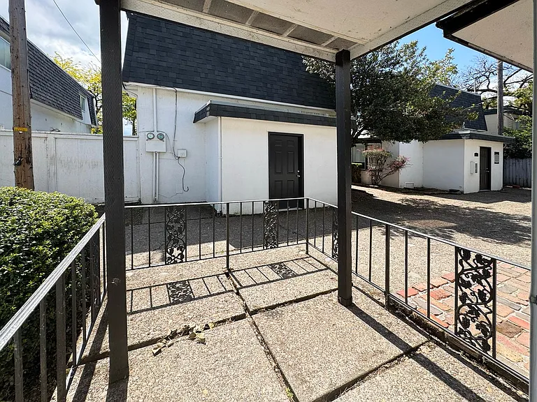 French Quarter Apartments — Photo 12