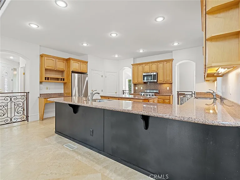 3210 N Ardmore Ave — Photo 15